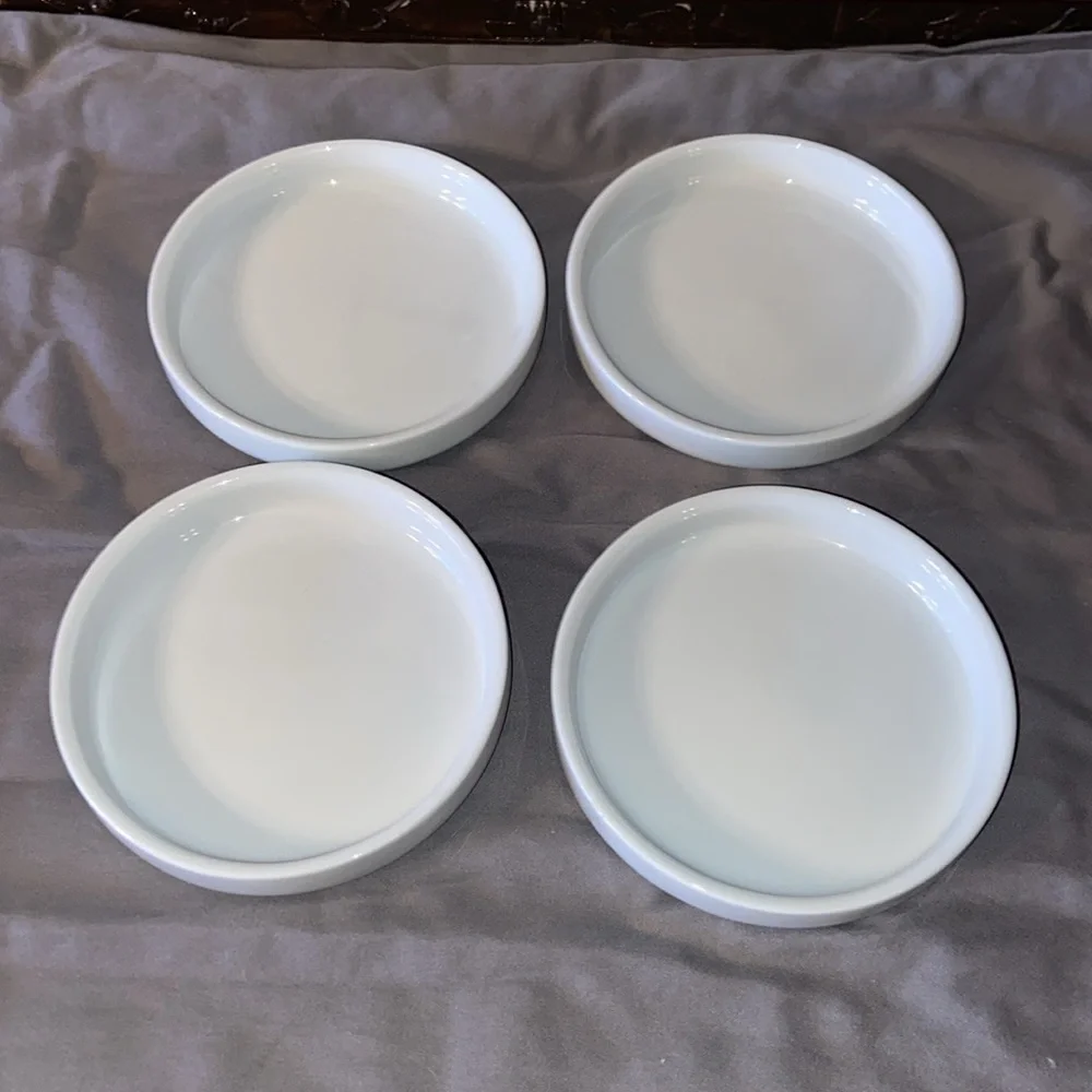 Like new Xcell ceramic dipping dishes set of 4 round 4” diameter